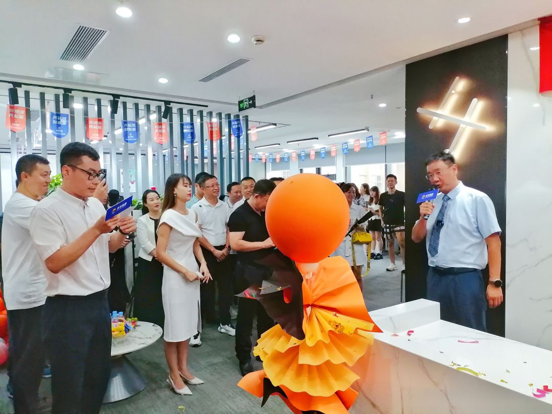 1692771663415445.jpg 揭牌演講.jpg